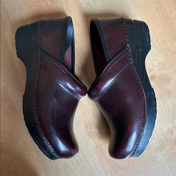 Dansko Professional Cordovan Cabrio Clog - Size 37 - Picture 9 of 9